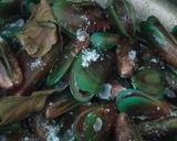 Foto langkah ke 2 dari resep Kerang ijo pedas manis gurih.