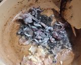 Foto langkah ke 3 dari resep Tumis Cumi Tinta Hitam.