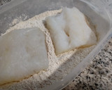 Foto del paso 2 de la receta: Bacalao con rebozado crujiente y salsa de piquillos