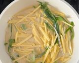 Foto langkah ke 2 dari resep Pajeon daun bawang dan kentang.