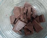 Foto del paso 1 de la receta: Bombones de Chocolate Rellenos de Mango