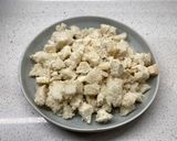A picture of step 2 of Spinatknödel with Parmesan (Spinach Dumpling).