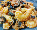 Foto del paso 7 de la receta: Creste di gallo melanzane, tonno e olive –Pasta con berenjena, atún y aceitunas–
