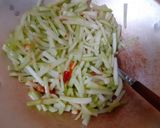 Foto langkah ke 2 dari resep Tumis labu siam pedas manis.