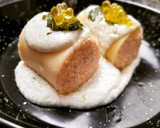 Foto del paso 9 de la receta: Minicanelón de merluza con salsa de roquefort y aceite de albahaca