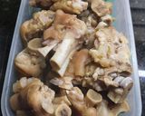 Foto del paso 4 de la receta: Patitas de cerdo en olla a presión