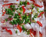 Foto del paso 2 de la receta: Merluza al horno con vegetales, ensalada y puré