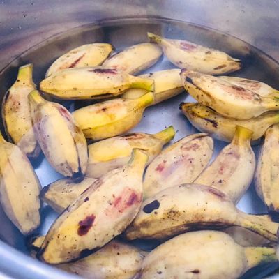 Cách Làm Món Chuối Sáp Nước Cốt Dừa của Vi Oanh - Cookpad