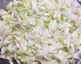 A picture of step 1 of Fish Head dry curry.