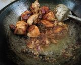 Foto langkah ke 3 dari resep Ayam Kecap Bumbu Bawang Putih.