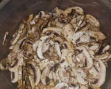 Foto del paso 3 de la receta: Champiñones con salsa verde y al huevo
