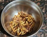 A picture of step 3 of Leftover chapati bhel.