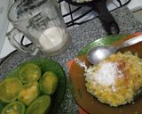 Foto del paso 2 de la receta: Zapallitos rellenos con cebolla y salsa blanca