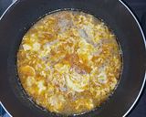 Foto langkah ke 7 dari resep Seblak Bakso Tahu Telur.