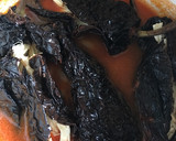 Foto del paso 4 de la receta: Chile ancho relleno de queso de hebra y frijol