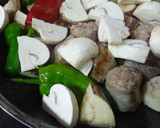 Foto del paso 4 de la receta: Longanizas con pimientos del Padrón
