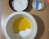 Foto langkah ke 3 dari resep Bolu kukus karakter.