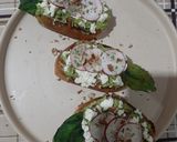 Foto del paso 3 de la receta: Crostinis de Aguacate, Hoja santa y rábano