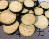 Une image de l'étape 2 de Aubergines sucrées salées marinées grillées à la plancha.