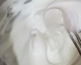 A picture of step 3 of Earl grey chiffon cake.
