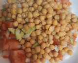 Foto del paso 3 de la receta: Ensalada de garbanzos con gambas al ajillo