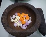Foto langkah ke 1 dari resep Oseng Udang Kunyit.