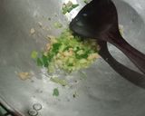 Foto langkah ke 2 dari resep Bihun Goreng bakso udang.