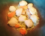 Foto del paso 1 de la receta: Vieiras y langostinos a la crema de cava