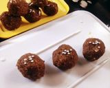 नारियल चॉकलेट लड्डू(nariyal chocolate laddu recipe in hindi) रेसिपी चरण 6 फोटो