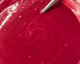 Foto langkah ke 2 dari resep Martabak Lipat Red Velvet Topping Coklat Tabur.