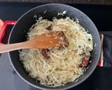 Húsos párolt édeskáposzta recept fázis 3 fotója