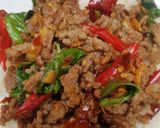 รูปขั้นตอนการทำที่ 5 ของ กะเพราหมูสับ ไข่ดาว ไร้น้ำมันแห้งๆ จัดจ้าน