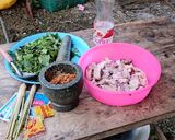 รูปขั้นตอนการทำที่ 2 ของ คั่วแห้มไก่บ้านใบยี่หร่า สูตร ภาคเหนือ