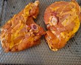 Foto del paso 2 de la receta: Muslos rostizados en freidora de aire