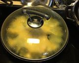 Foto del paso 2 de la receta: Huevos Revueltos con Pollo y Bróculi