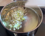 Foto del paso 1 de la receta: Guisantes con butifarra blanca