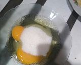Foto langkah ke 2 dari resep Bolu pisang kukus 2 telur no mixer dengan takaran sendok.