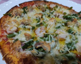 Foto del paso 1 de la receta: Pizza de espárragos trigueros con gambas y panceta ibérica