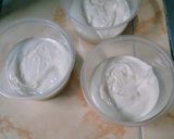 Foto langkah ke 4 dari resep Bolu Susu Kukus Stroberi.