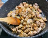 Une image de l'étape 12 de Sauté de porc aux champignons, carottes et tomates.