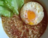 Foto langkah ke 5 dari resep 🍜Mie Instan Telor Mata Sapi.