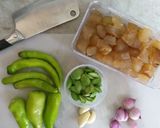 Foto langkah ke 1 dari resep Tumis Kikil Cabai Hijau.