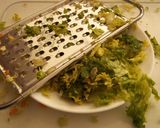 Foto del paso 3 de la receta: Ensalada con carlota, atún, dátiles y otros, con yogurt
