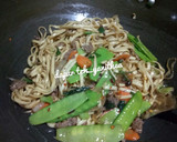 Foto langkah ke 5 dari resep Mie Goreng Bumbu Teriyaki.