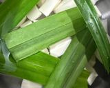 Foto langkah ke 2 dari resep Kolak Pisang Singkong praktis.