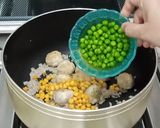A picture of step 3 of Chicken Meat Balls Soup.