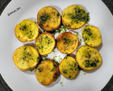 Foto del paso 6 de la receta: Tapa de patatas al ajo y perejil