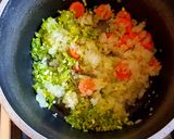 Foto del paso 1 de la receta: Guisito de arroz y almejas. #Mercado #CEBOLLA