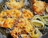 Foto langkah ke 3 dari resep Garlic Butter Fried Chicken.