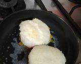 A picture of step 5 of Idli burger.